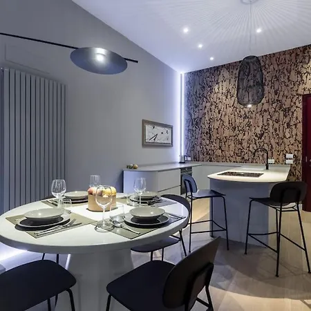 Materia Loft Design In Palazzo Nobiliare Al Duomo דירה *